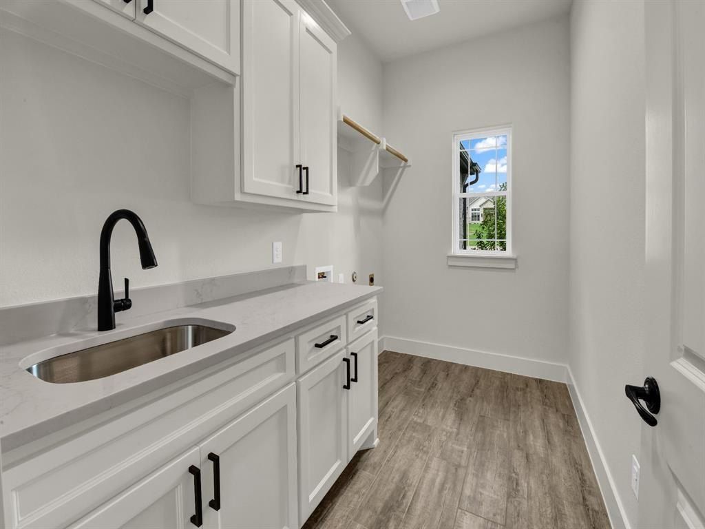 305 Wrangler Court. Weatherford, TX 76088