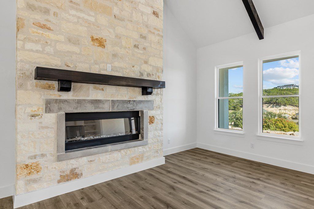 1827 Foothills Dr. Kerrville, TX 78028