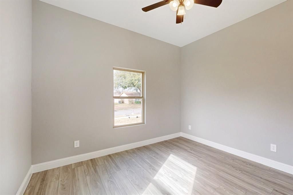 706 Poinsettia Drive. Lancaster, TX 75146