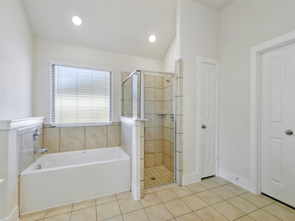 309 Horseshoe Bend. Valley View, TX 76272