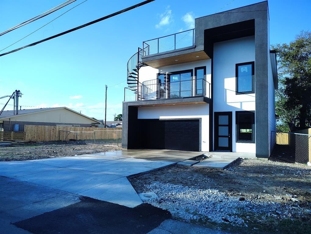 903 18Th Street. Dallas, TX 75216