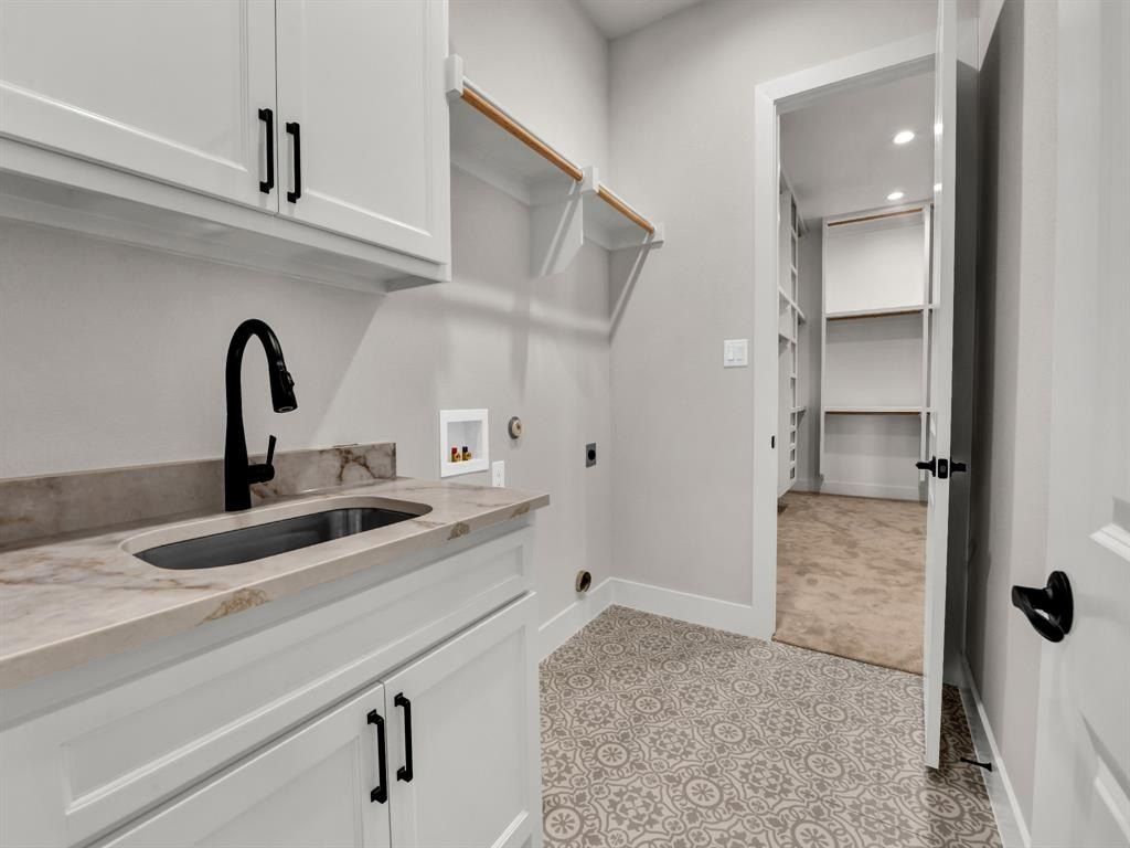 143 Oak Meadow Lane. Weatherford, TX 76085