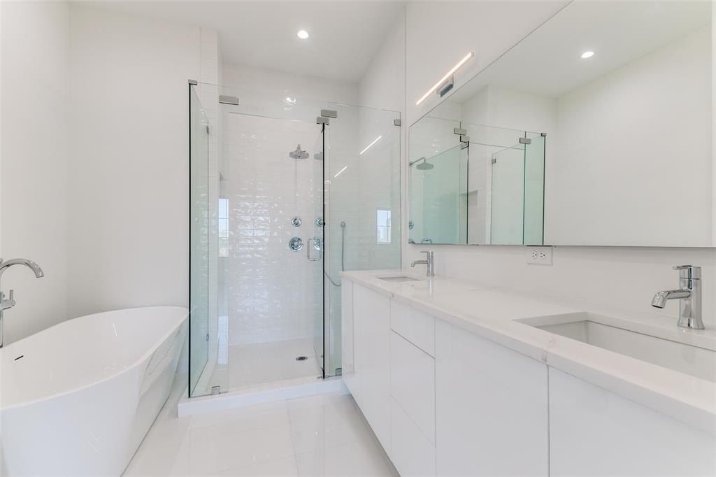 1767 Novela Way. Dallas, TX 75215