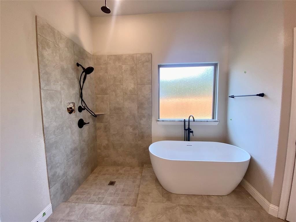 110 Kenilworth Lane. Greenville, TX 75401