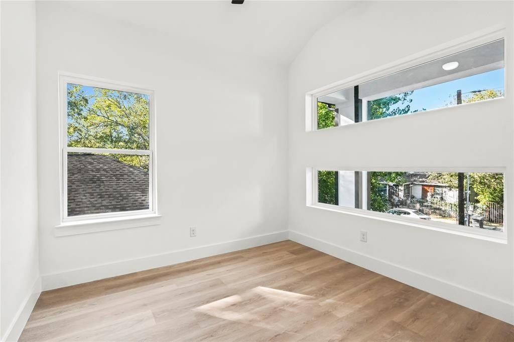 1720 Morris Street. Dallas, TX 75212