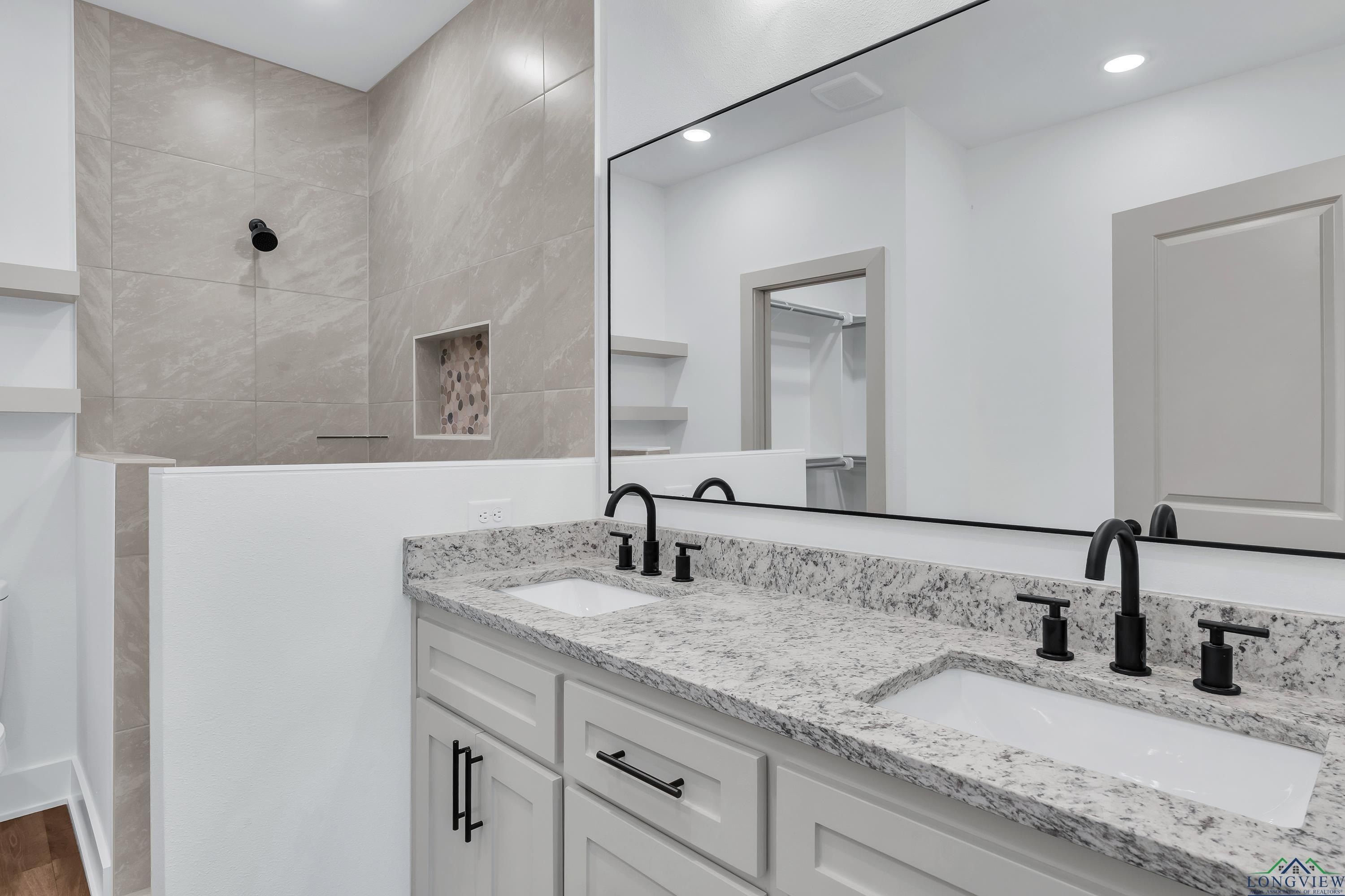 99 StClair. Longview, TX 75605