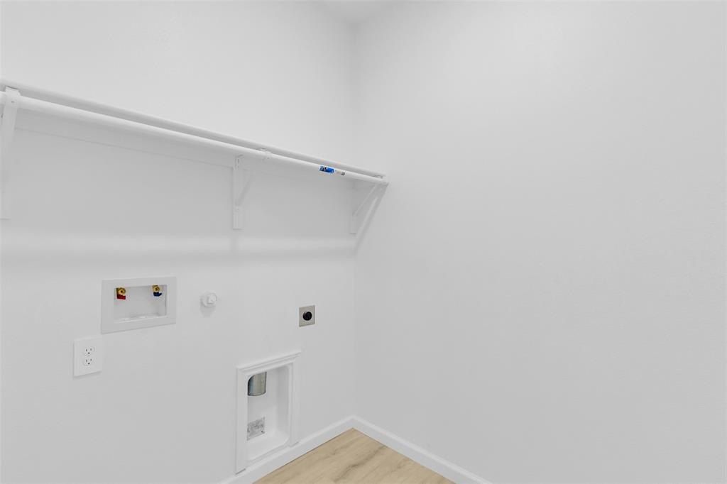 1219 Dowdy Ferry. Dallas, TX 75217