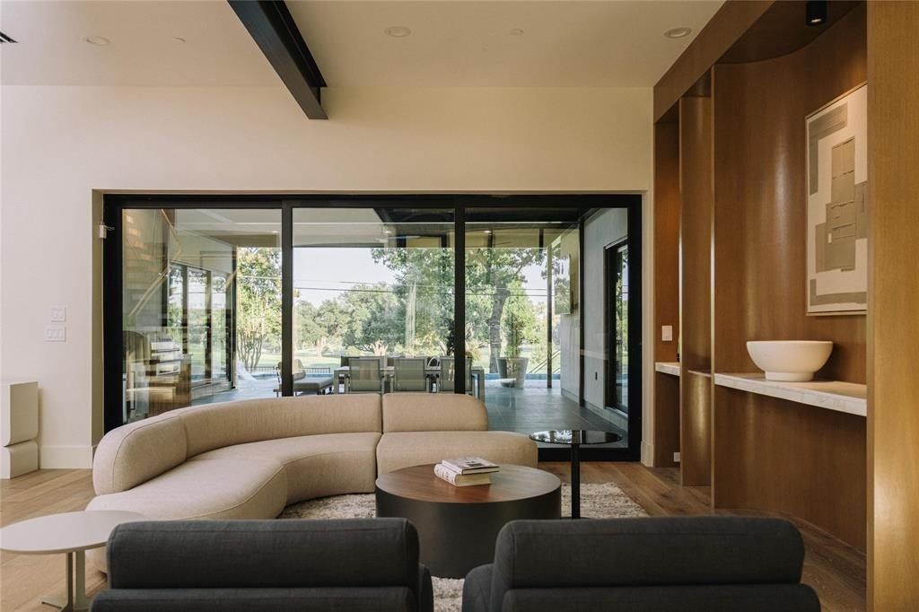 13236 Hughes Lane. Dallas, TX 75240