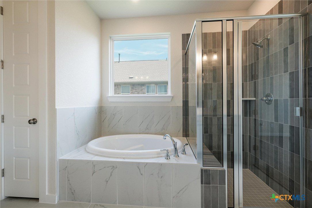 444 Foxbrook Way. Cibolo, TX 78108