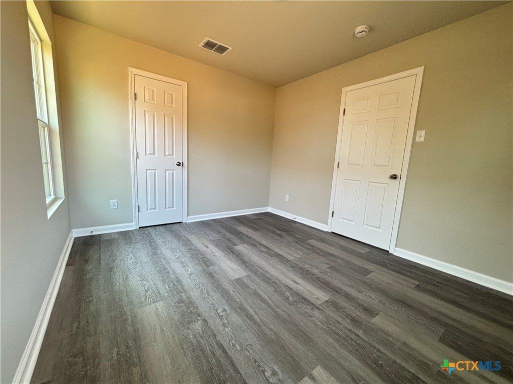 704 E 5Th Street. Nixon, TX 78140