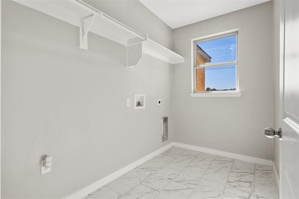 6916 Sky Road. Joshua, TX 76058