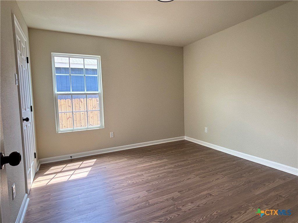 702 E 5Th Street. Nixon, TX 78140