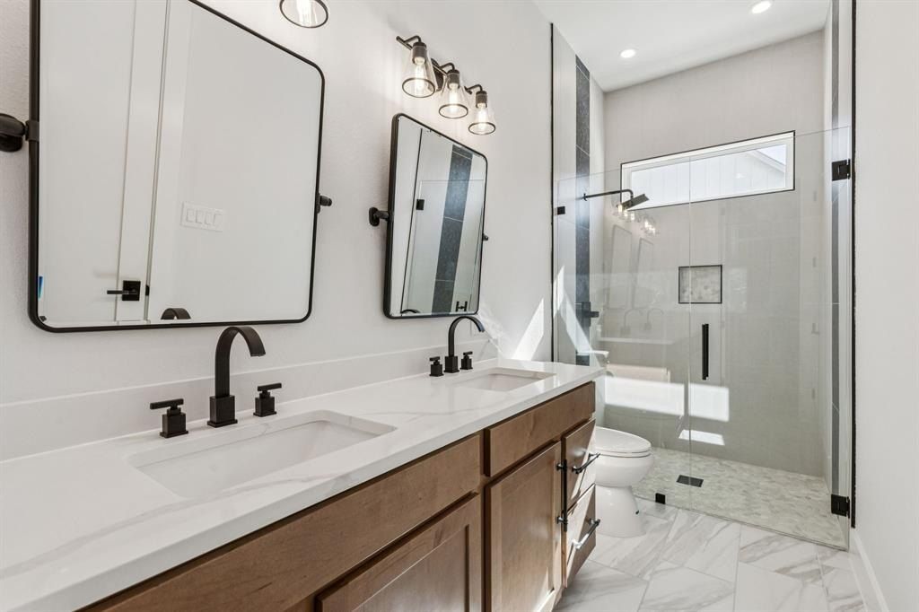 2016 Vanderbilt Drive. Weatherford, TX 76088