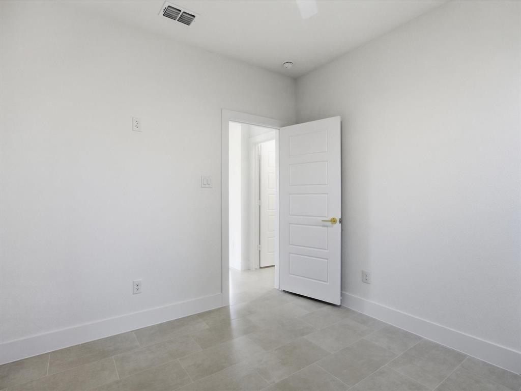 1254 E Jefferson Avenue. Fort Worth, TX 76104