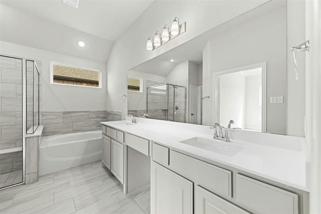 808 Stone Eagle Drive. Azle, TX 76020