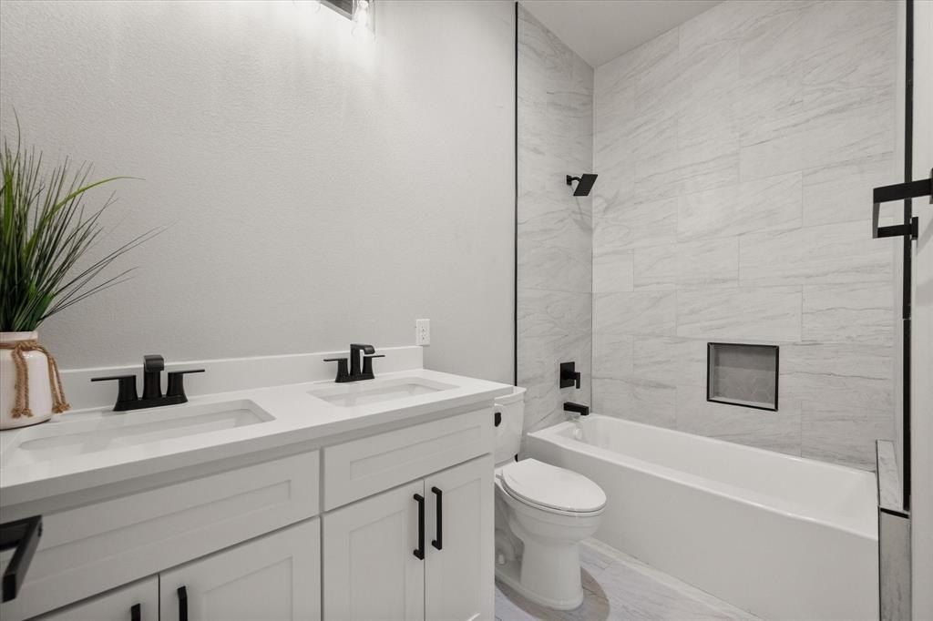 2770 Moffatt Avenue. Dallas, TX 75216