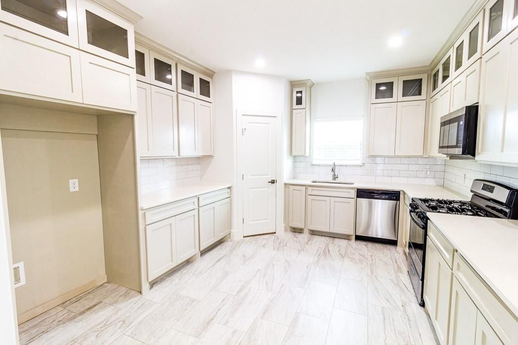 536 Highview Court. Godley, TX 76044