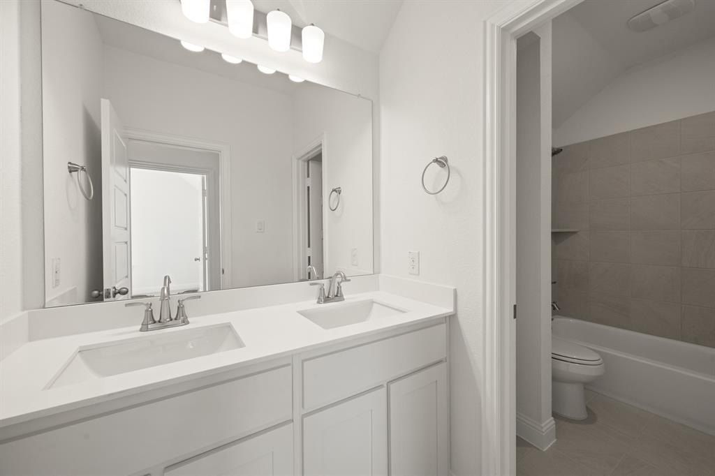 973 Reeves Drive. Desoto, TX 75115