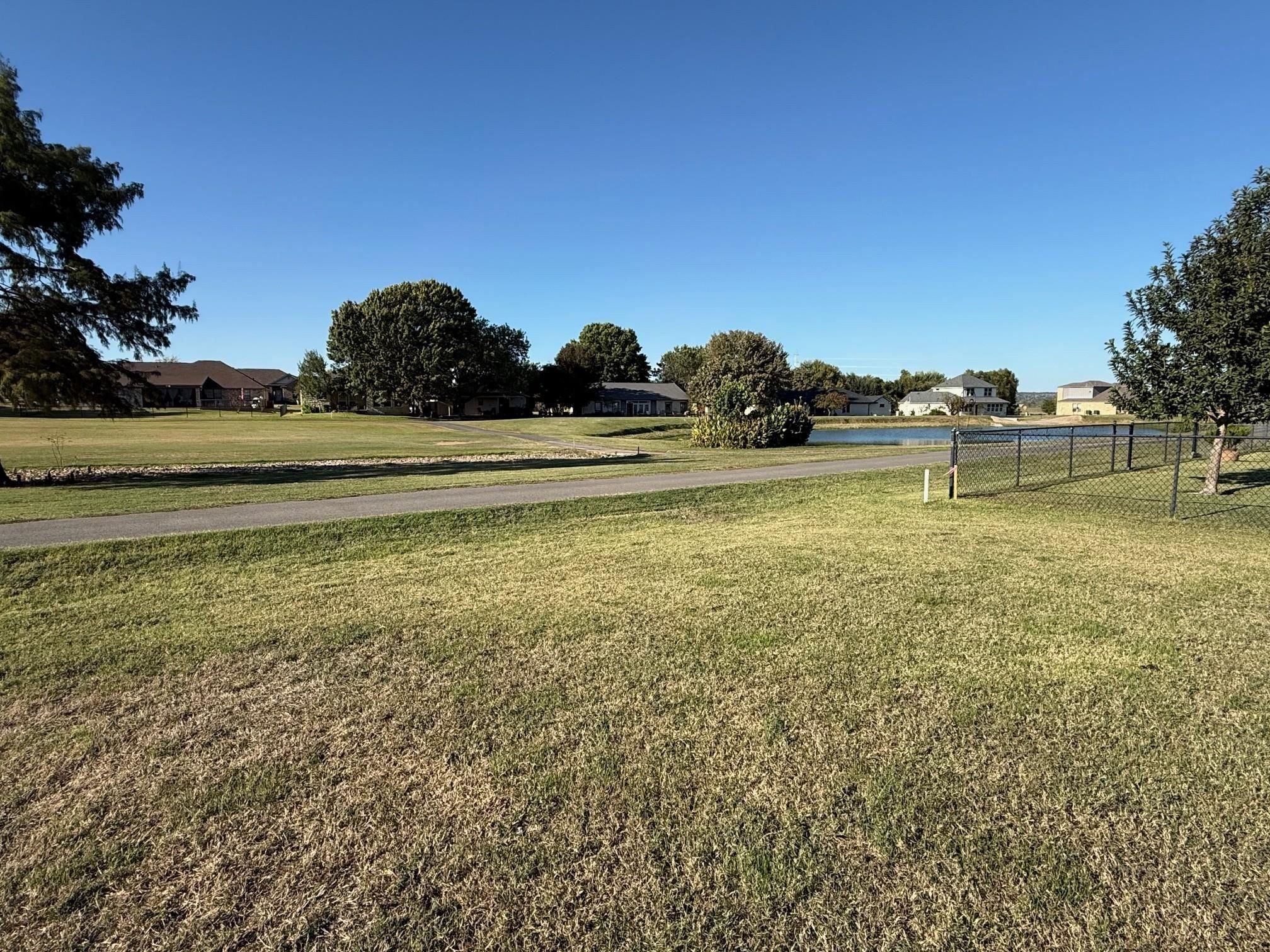 134 Pinehurst. Meadowlakes, TX 78654