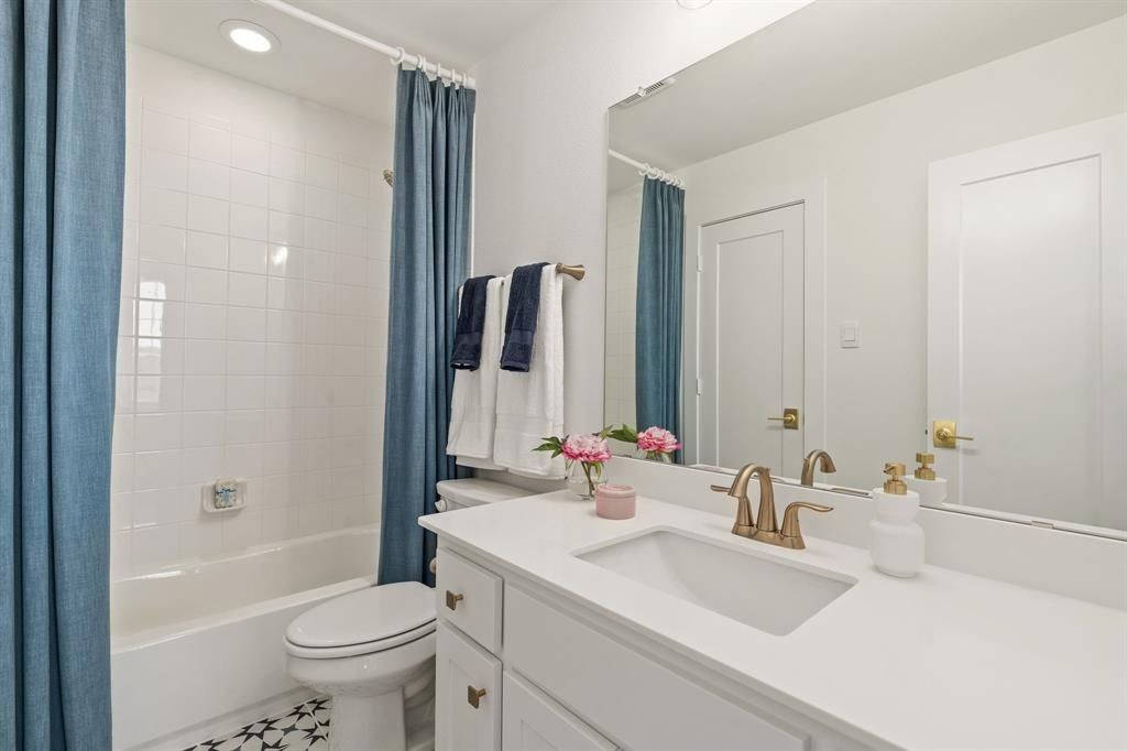 8608 Scottys Lake Lane. The Colony, TX 75056