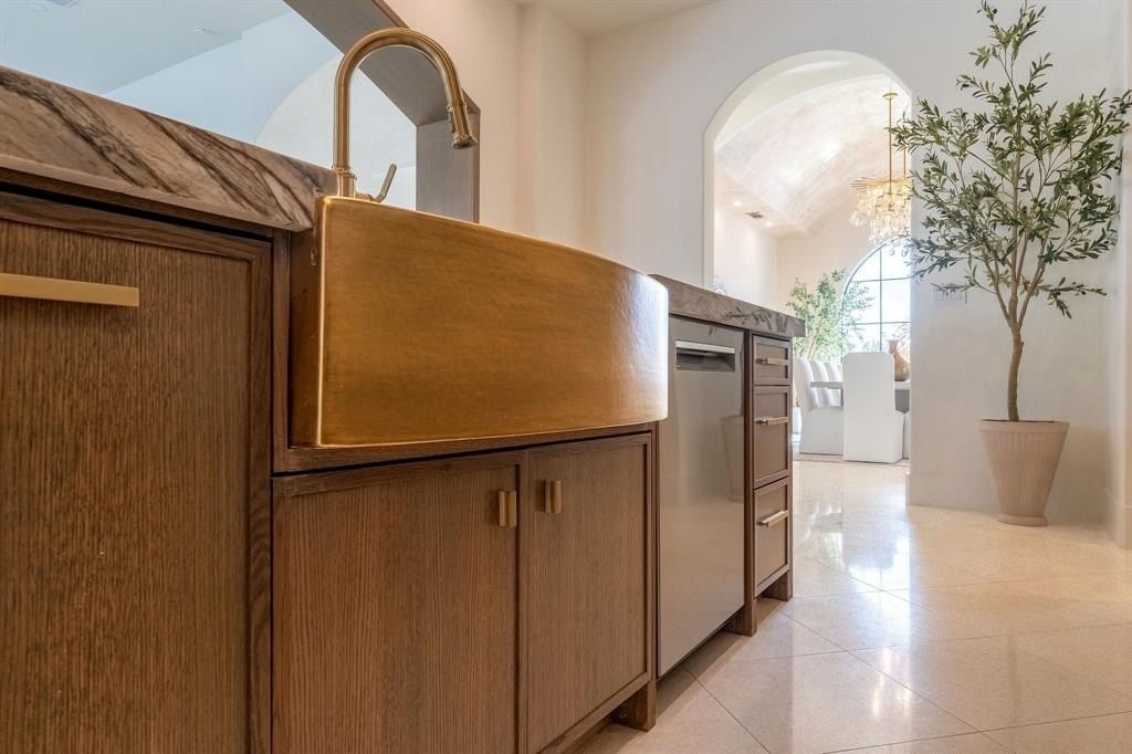 5615 Lobello Drive. Dallas, TX 75229