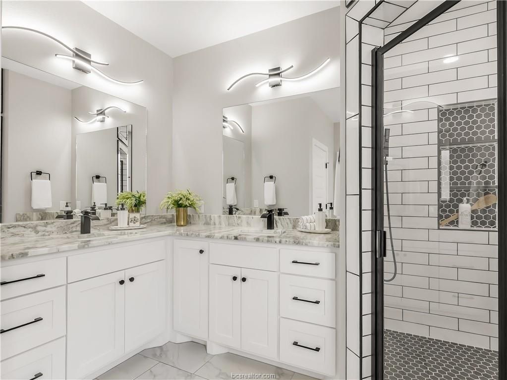 2905 Goldberg Drive. Bryan, TX 77808