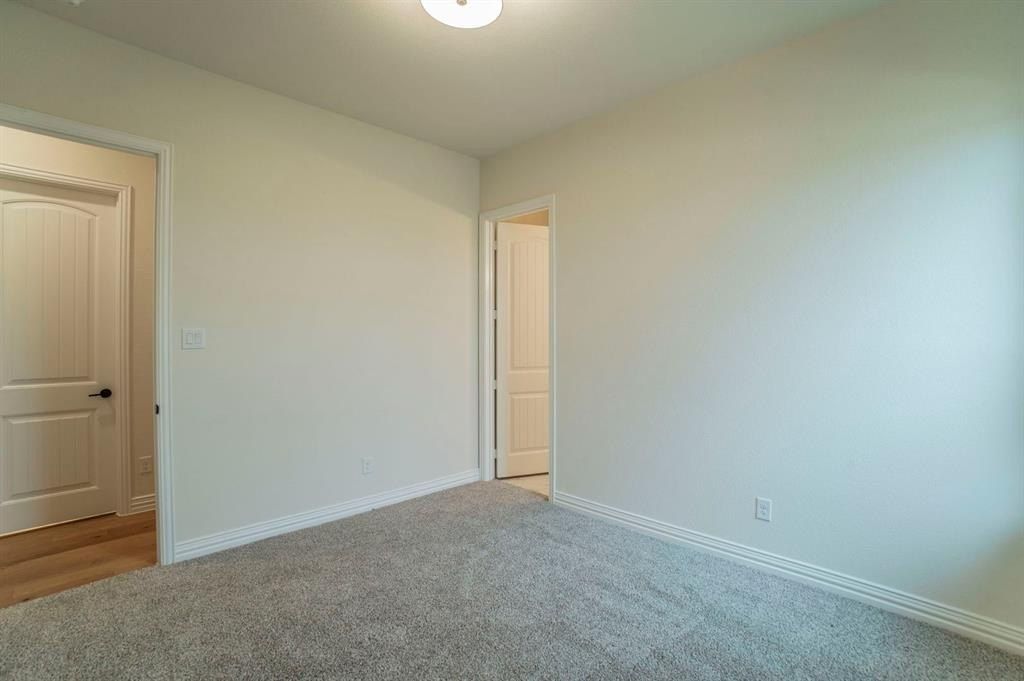 430 Harvest Time Lane. Venus, TX 76084