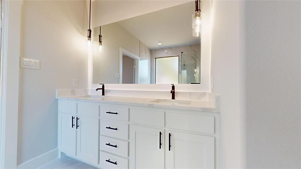 1609 Sharon Street. Arlington, TX 76010