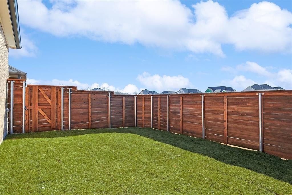 1868 Night Owl Way. Mesquite, TX 75181