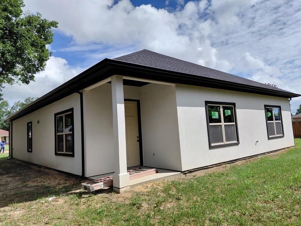 834 Park. Mexia, TX 76667