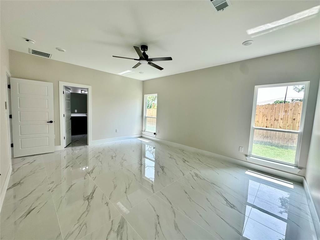 2815 Pall Mall Avenue. Dallas, TX 75241