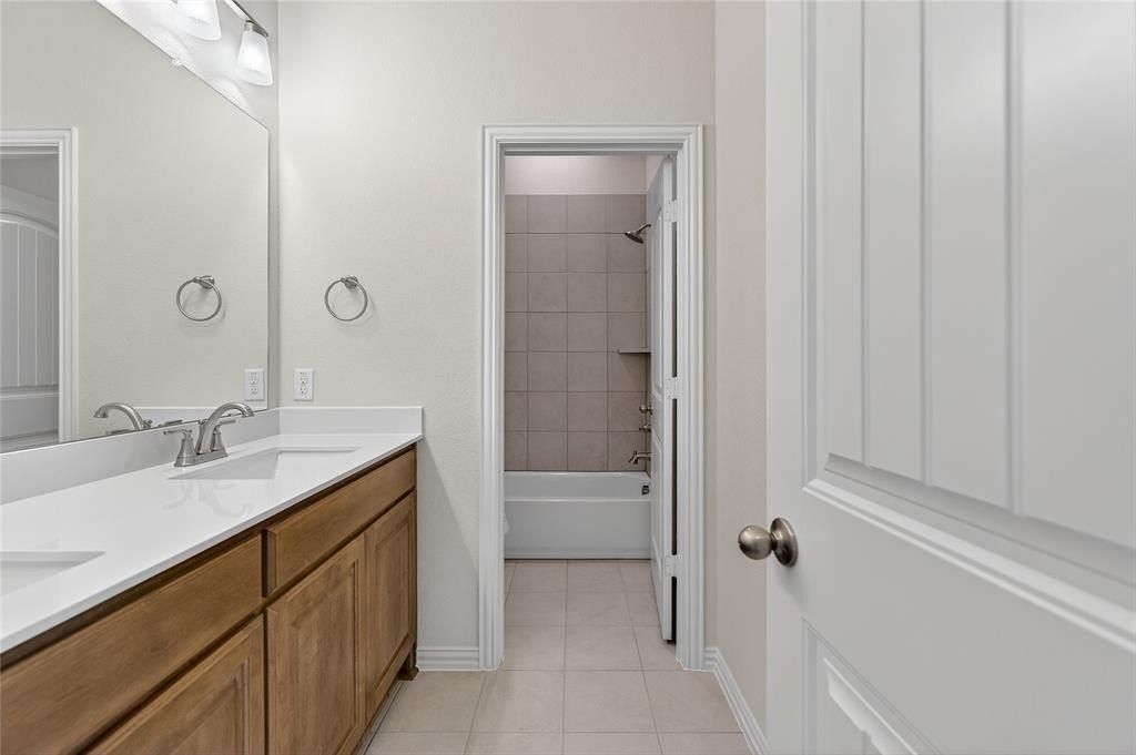 13 Ina Road. Sherman, TX 75090