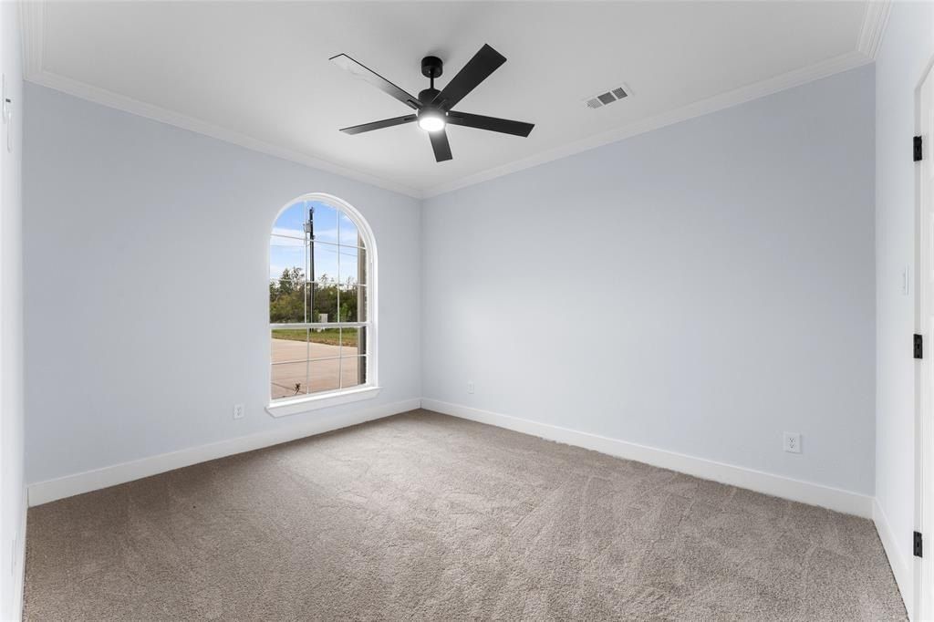 1085 Country Lane. Kaufman, TX 75142