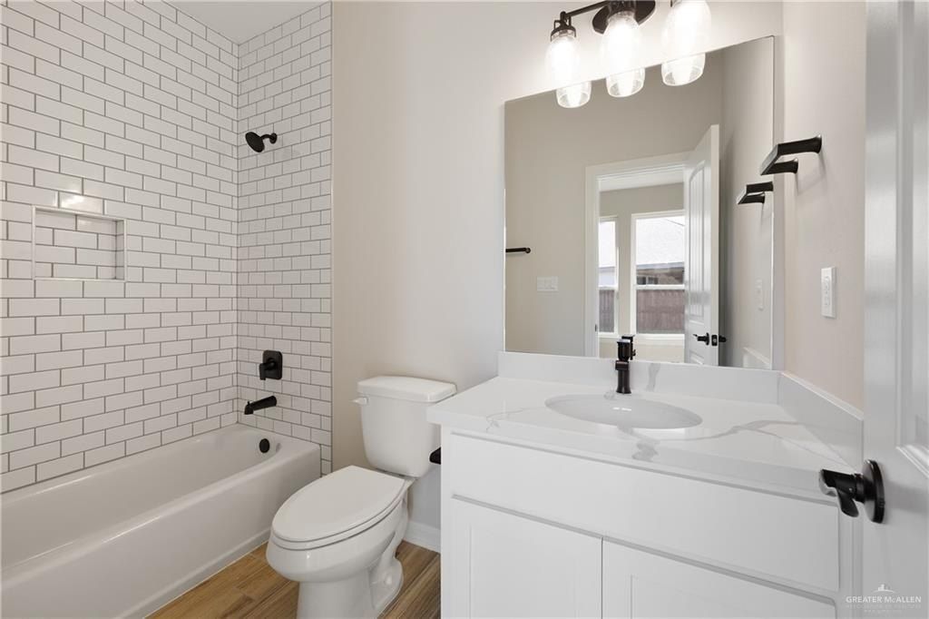 1410 E Silos Avenue. Edinburg, TX 78542