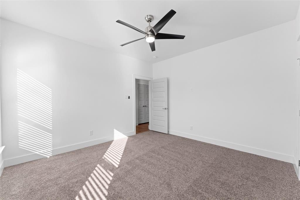 607 E Wood Dell Drive. Glenn Heights, TX 75154