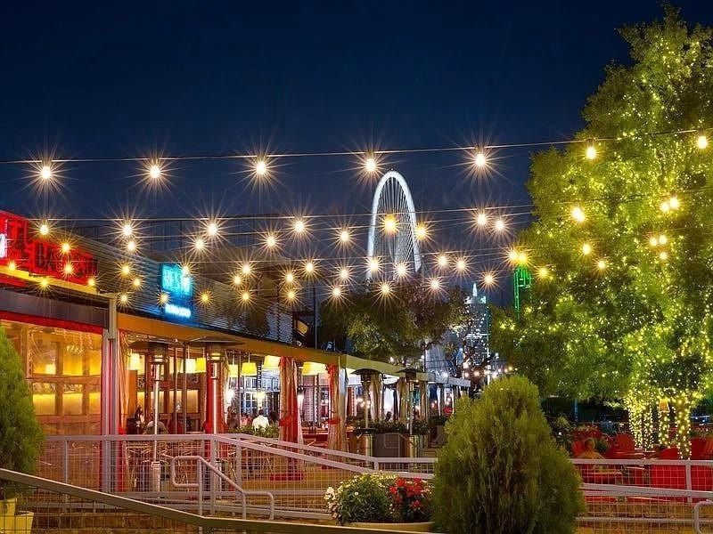 381 E Greenbriar. Dallas, TX 75203