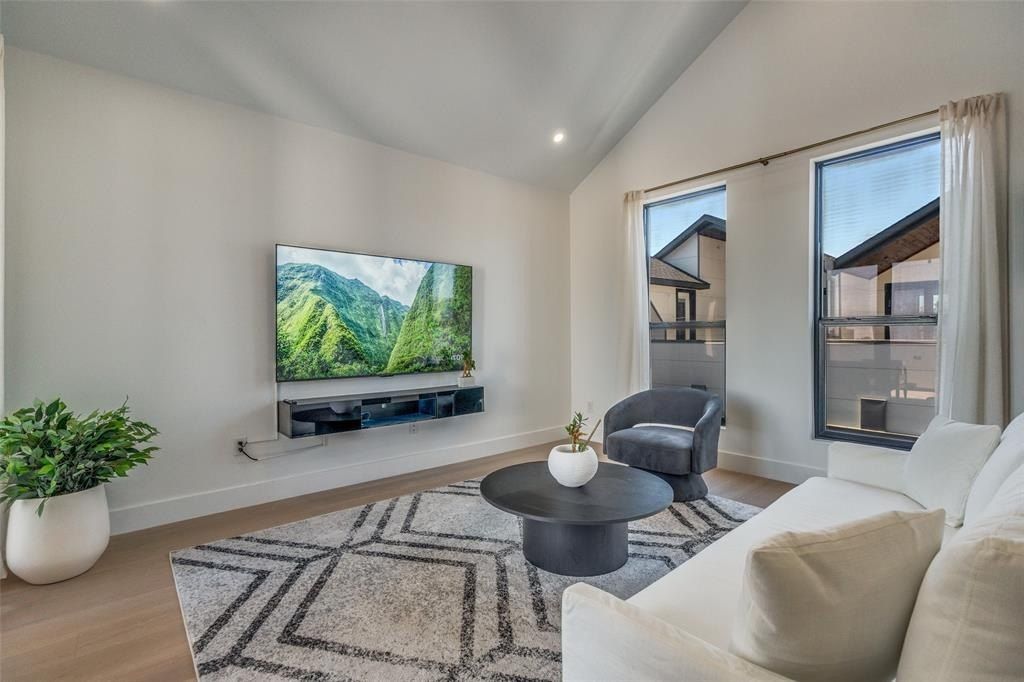 708 W 10Th Street. Dallas, TX 75208