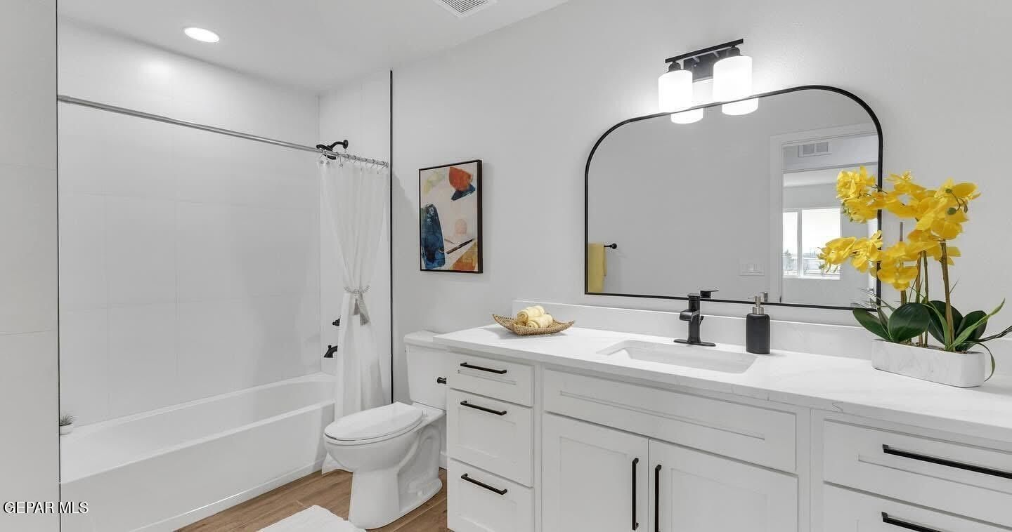 807 Ts Daniel Cadena Drive. Socorro, TX 79927