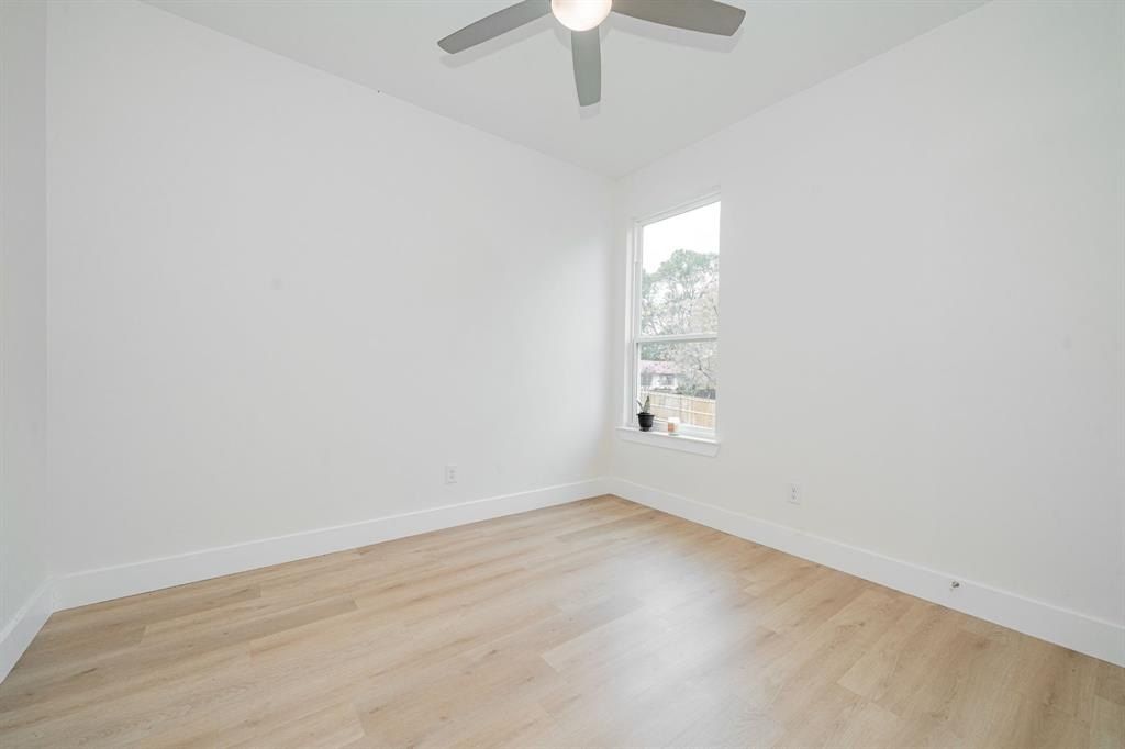 319 Coral Reef Street. Gun Barrel City, TX 75156