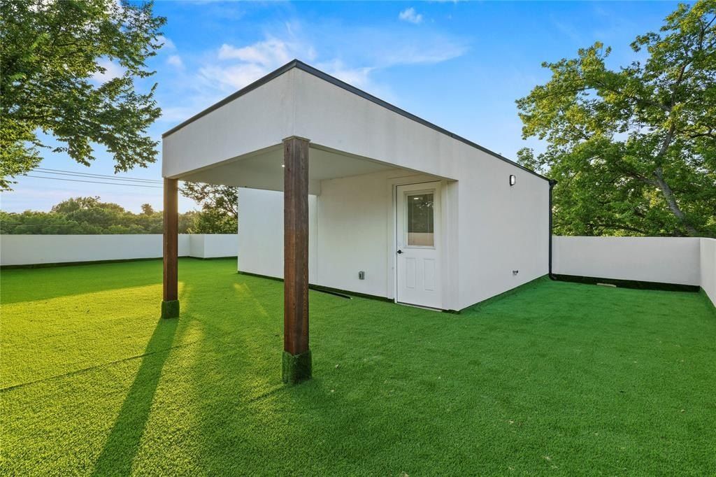 4128 Pluto Street. Dallas, TX 75212