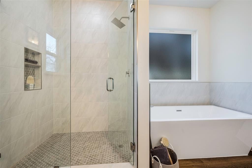 424 Private Road 5440 Drive. Point, TX 75472