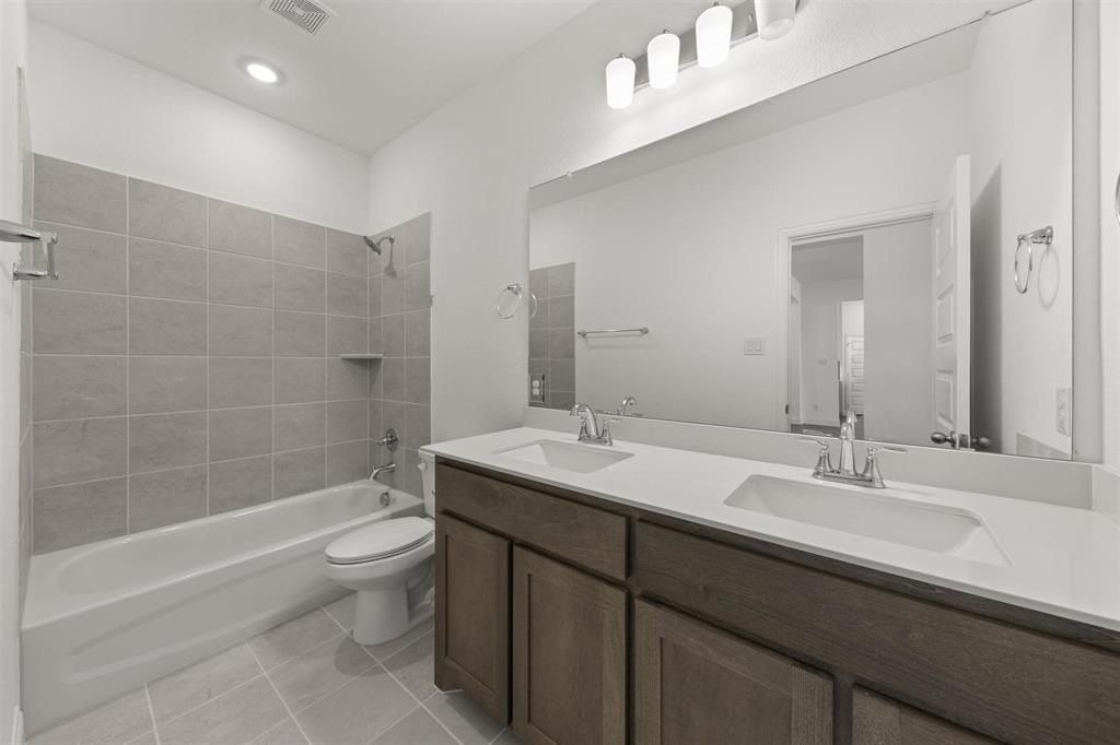 532 Birthright Lane. Rockwall, TX 75032