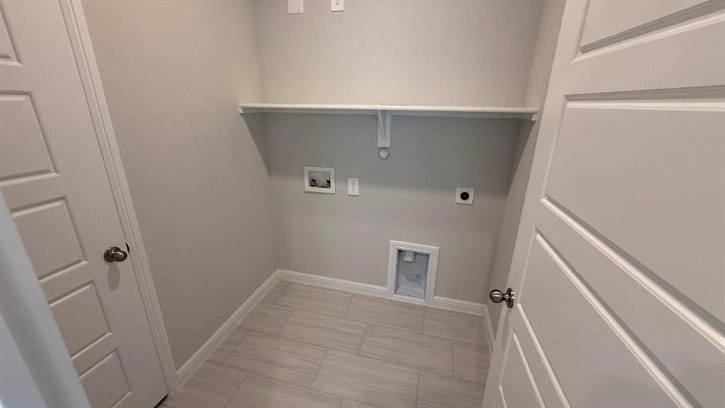 105 Seabiscuit Court. Granbury, TX 76049