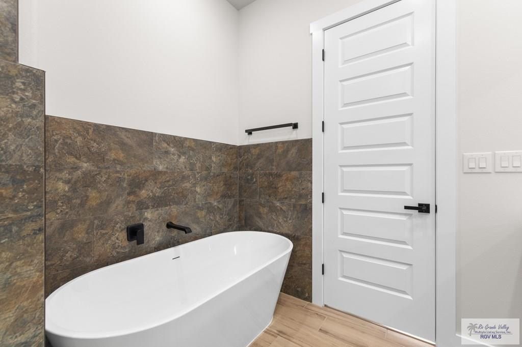 2906 Golden Bear Dr. Harlingen, TX 78550