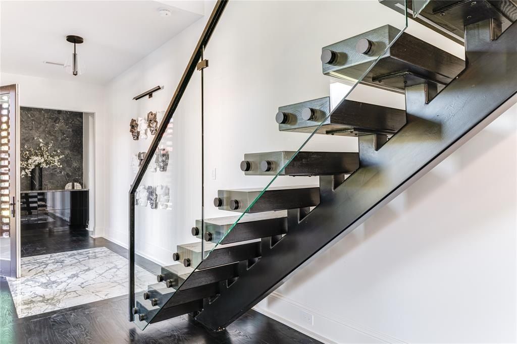 6404 Lakehurst Avenue. Dallas, TX 75230