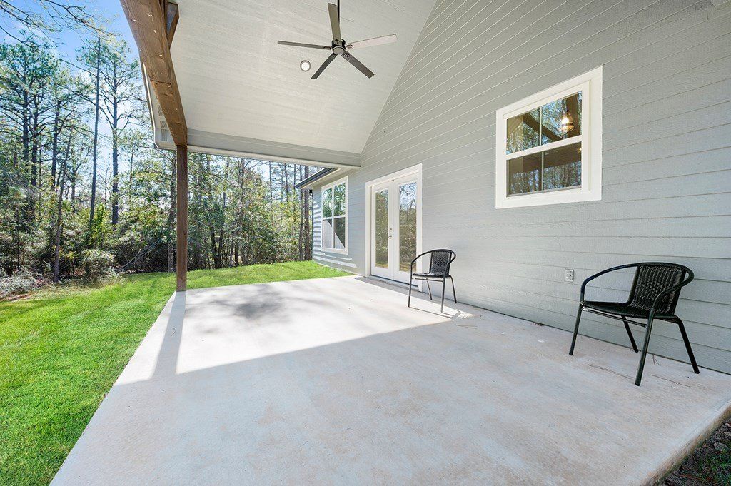 275 Tobacco Road. Brookeland, TX 75931