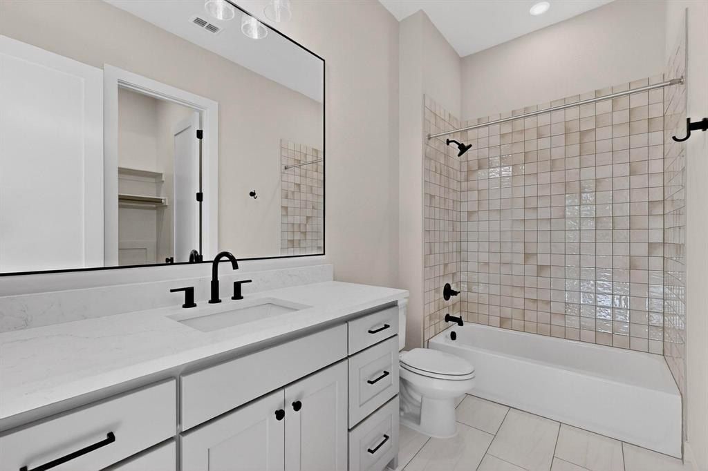 1770 Coopers Hawk Drive. Arlington, TX 76005