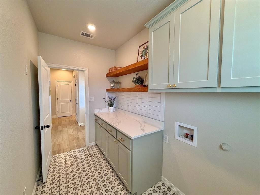 649 Gray Road. Burleson, TX 76028