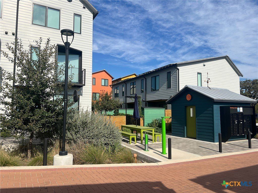 102 Lively Lane Unit B. San Marcos, TX 78666