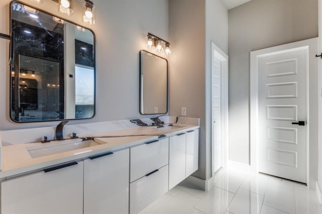 803 Rayenell Avenue. Dallas, TX 75217